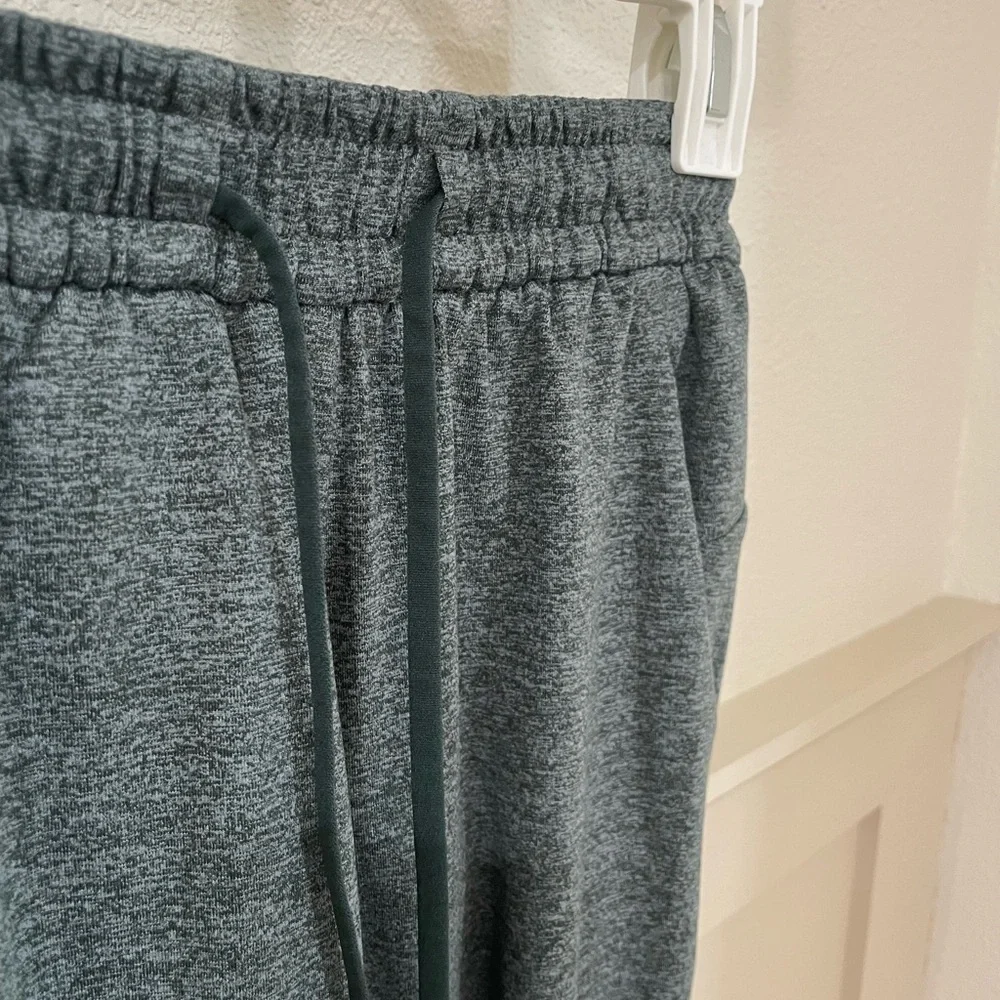 Lululemon Women’s Soft Jersey Classic Fit Mid Rise Green Jogger Size 0